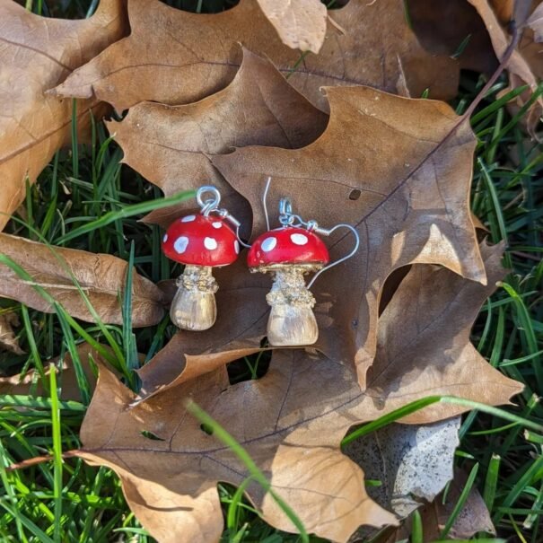 Toadstool Dangly earrings